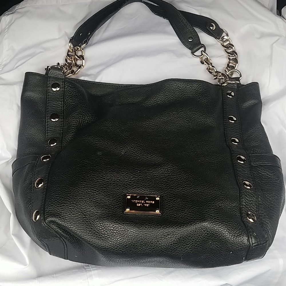 Black Michael Kors Jet Set Purse with Gold Chain